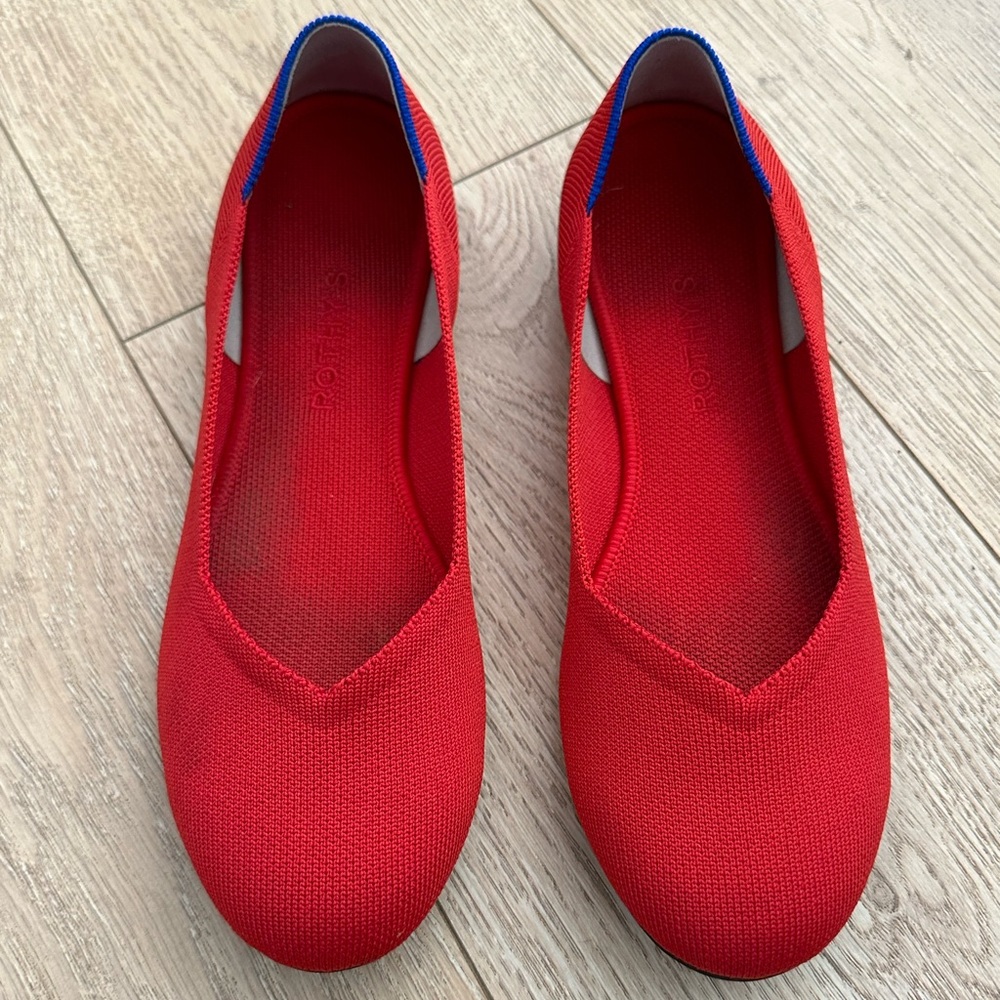 Size 10 Rothy’s “The Flat” in Scooter Red